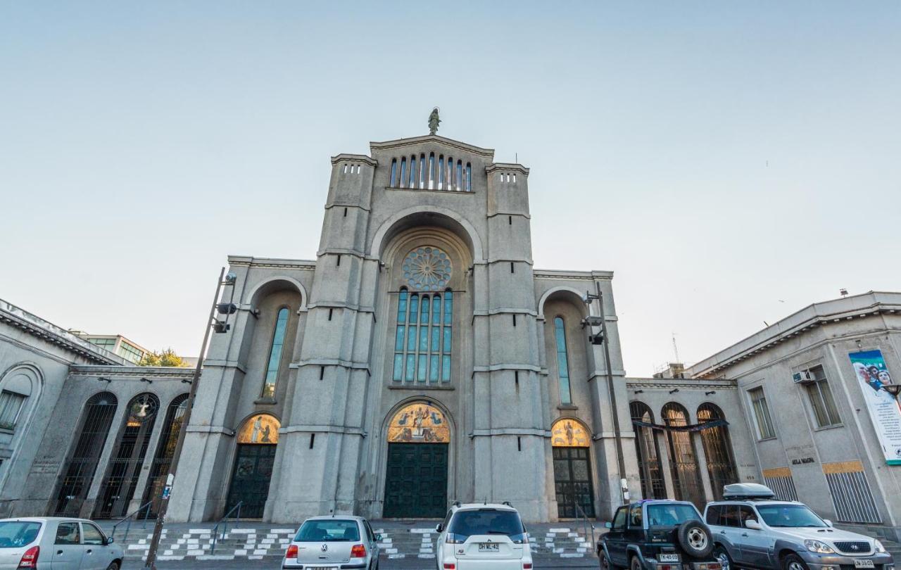 Mds Hotel Concepcion Exterior photo The Manila Cathedral